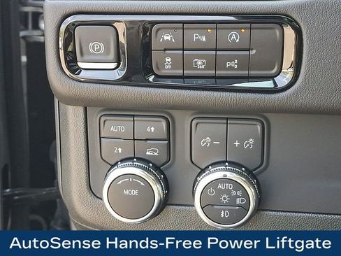 Used 2025 GMC Yukon Denali w/ LPO, Floor Liner Package AWD/4WD image 9