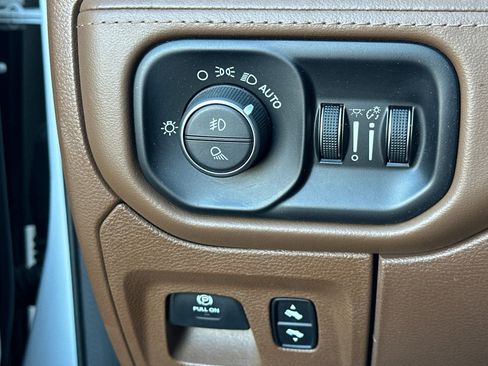 Used 2020 RAM 1500 Limited image 32