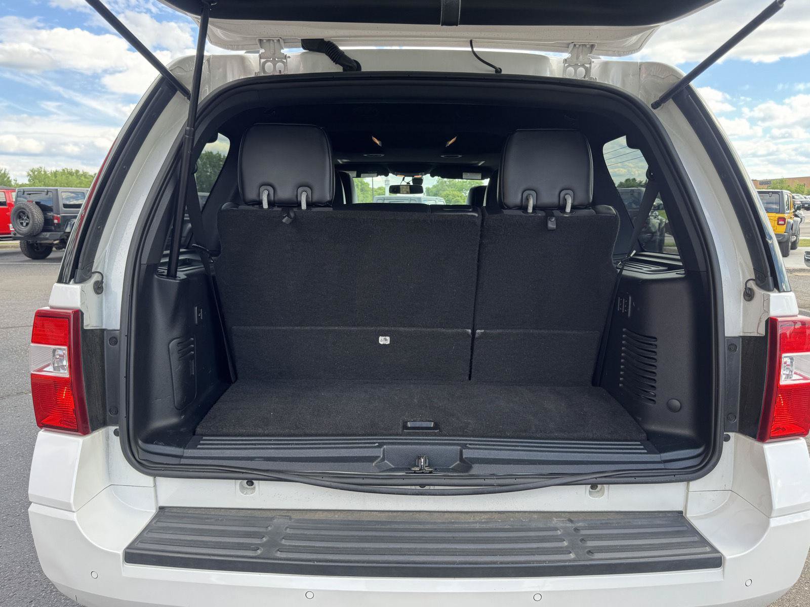 Used 2015 Ford Expedition Limited w/ Equipment Group 301A AWD/4WD image 31