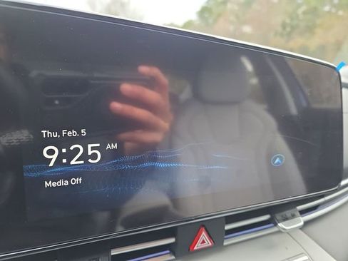 New 2026 Hyundai Elantra Limited FWD image 30