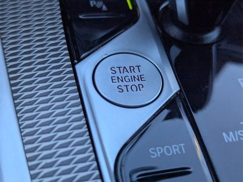 Used 2023 BMW X6 xDrive40i w/ M Sport Package image 24