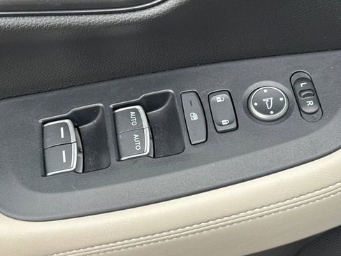 Used 2024 Honda HR-V EX-L image 16