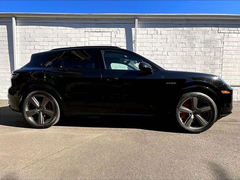 Used 2025 Porsche Cayenne Turbo AWD/4WD image 6