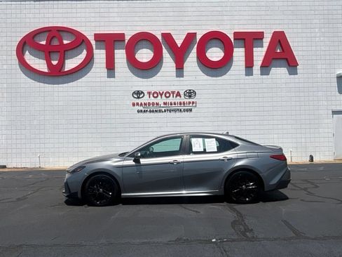 Used 2025 Toyota Camry SE FWD image 5