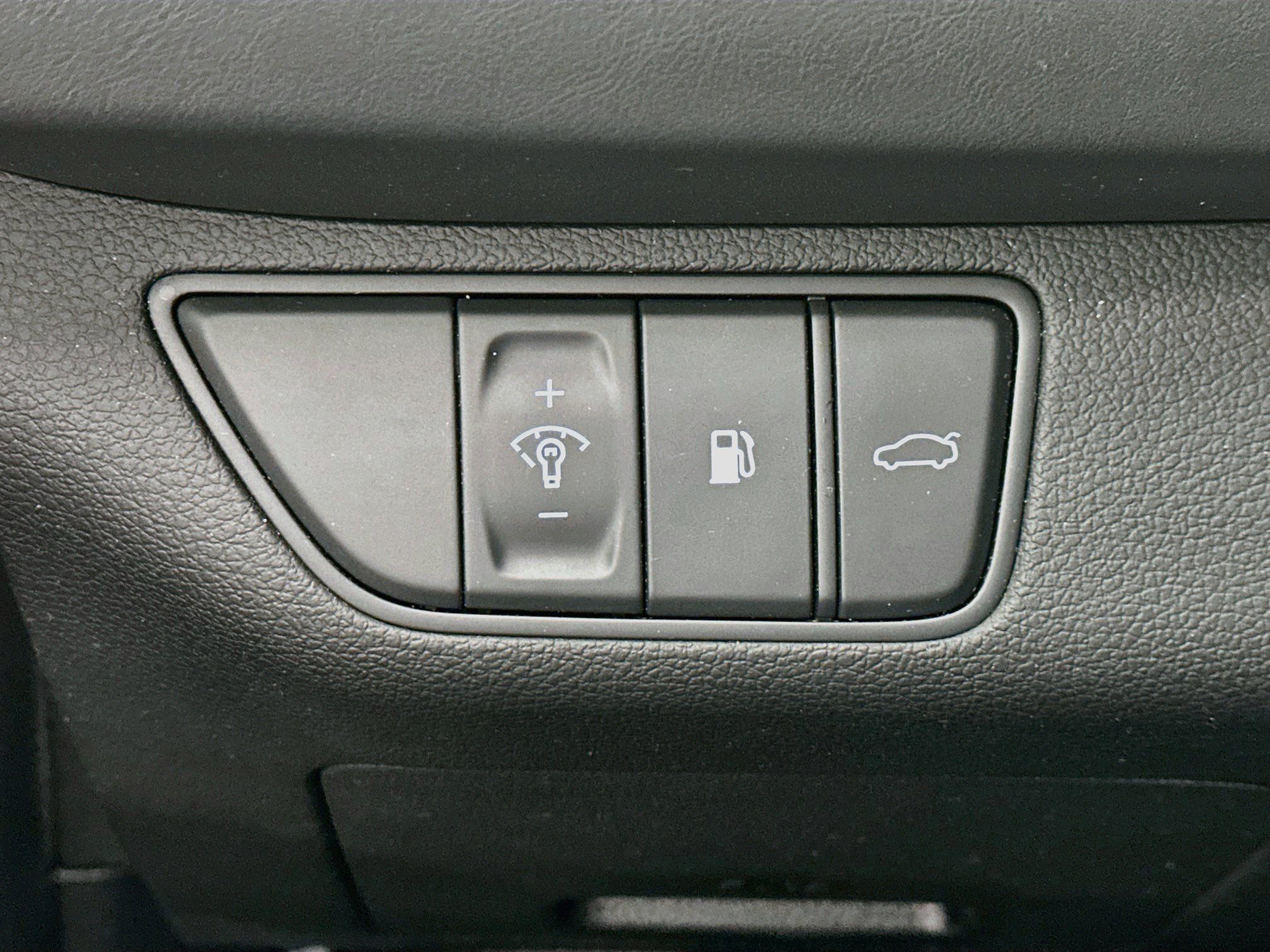 Used 2025 Genesis G70 2.5T AWD/4WD image 17