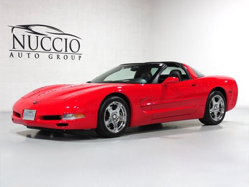 Used 1997 Chevrolet Corvette Coupe w/ Memory Pkg RWD image 1