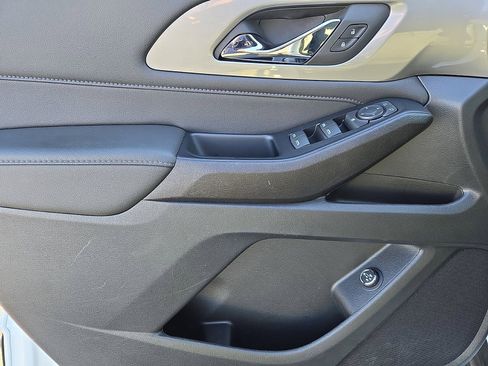 Used 2023 Chevrolet Traverse LT w/ Midnight/Sport Edition image 10