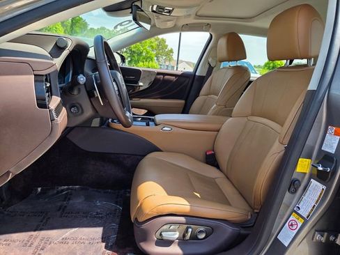 Used 2019 Lexus LS 500 w/ Accessory Package (Z2) RWD image 9
