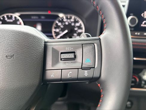 Used 2025 Nissan Rogue SV AWD/4WD image 25