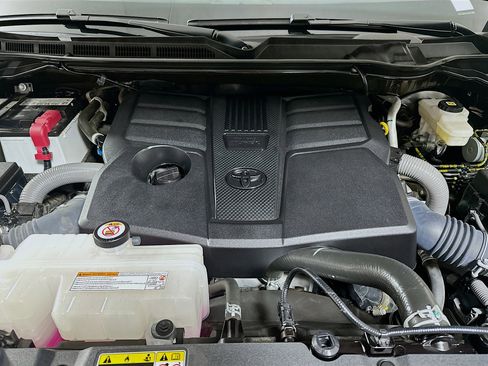 Used 2025 Toyota Tundra SR5 AWD/4WD image 33