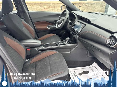 Used 2023 Nissan Kicks SR w/ Interior Electronics Package FWD image 10