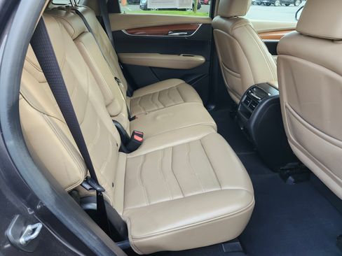 Used 2017 Cadillac XT5 Platinum AWD/4WD image 22