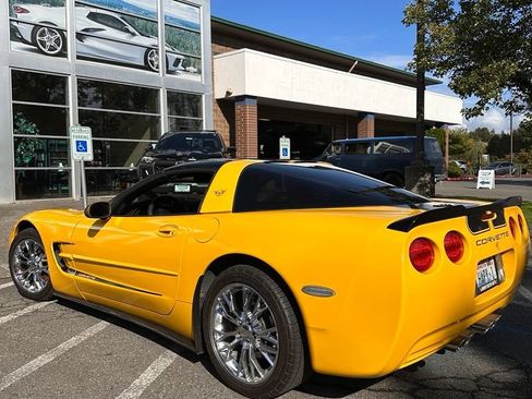 Used 2000 Chevrolet Corvette Coupe w/ Roof Pkg RWD image 6