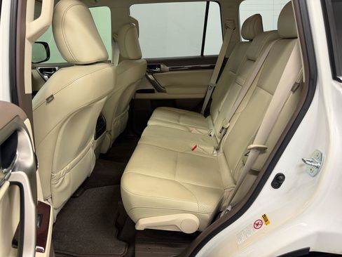 Used 2018 Lexus GX 460 Luxury w/ Preferred Accessory Package AWD/4WD image 8