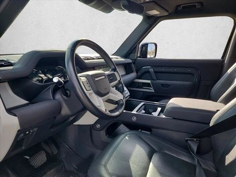 Used 2023 Land Rover Defender 90 S image 16
