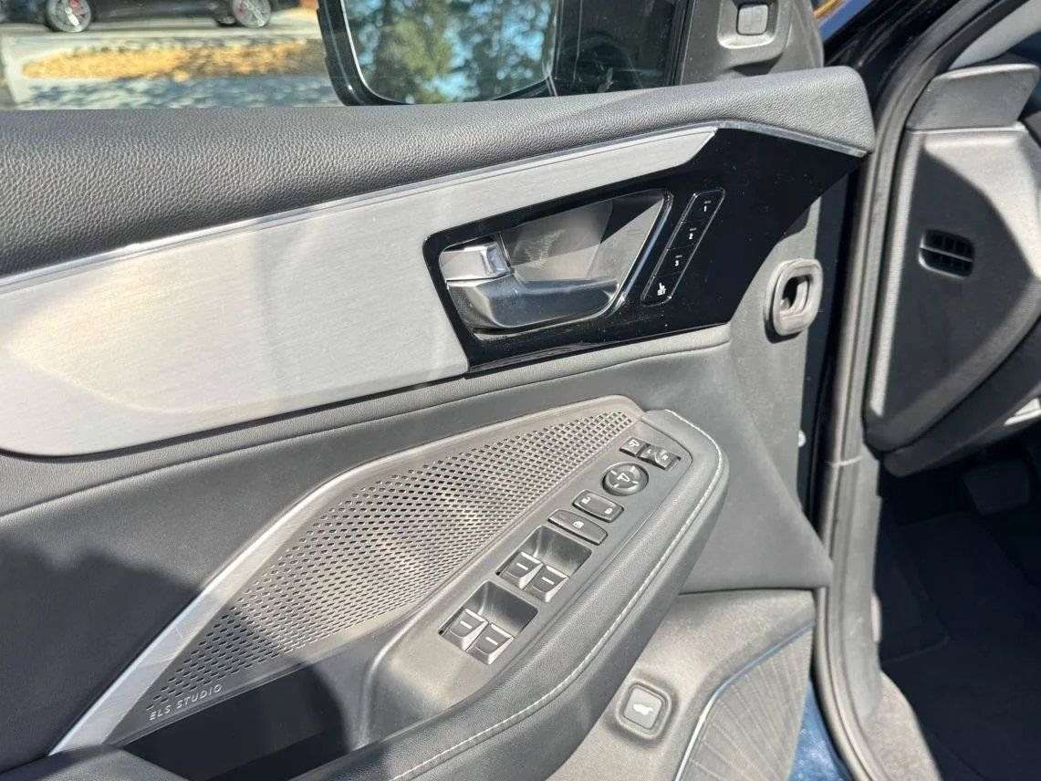 Used 2023 Acura MDX w/ Technology Package AWD/4WD image 11