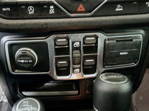 Used 2024 Jeep Gladiator Sport AWD/4WD image 30