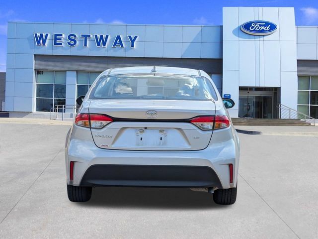 Used 2026 Toyota Corolla LE FWD image 4