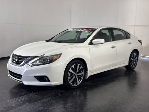 Used 2017 Nissan Altima 2.5 SR w/ LED Appearance Package image 6