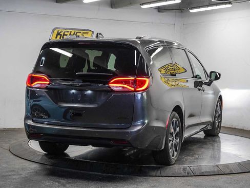 Used 2020 Chrysler Pacifica Limited FWD image 4