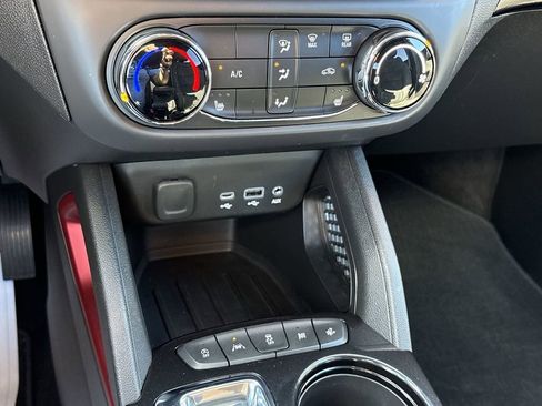 Used 2023 Chevrolet TrailBlazer RS FWD image 18