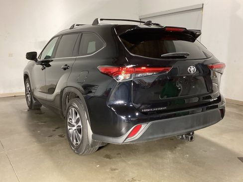 Certified 2023 Toyota Highlander XLE image 9