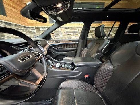 Used 2022 Jeep Grand Cherokee Summit AWD/4WD image 11
