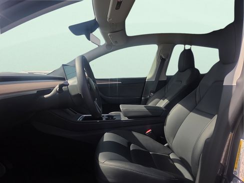 Used 2025 Tesla Model Y Long Range RWD image 16