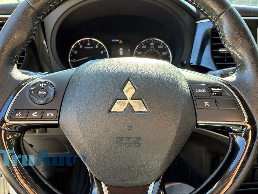 Used 2018 Mitsubishi Outlander AWD image 26