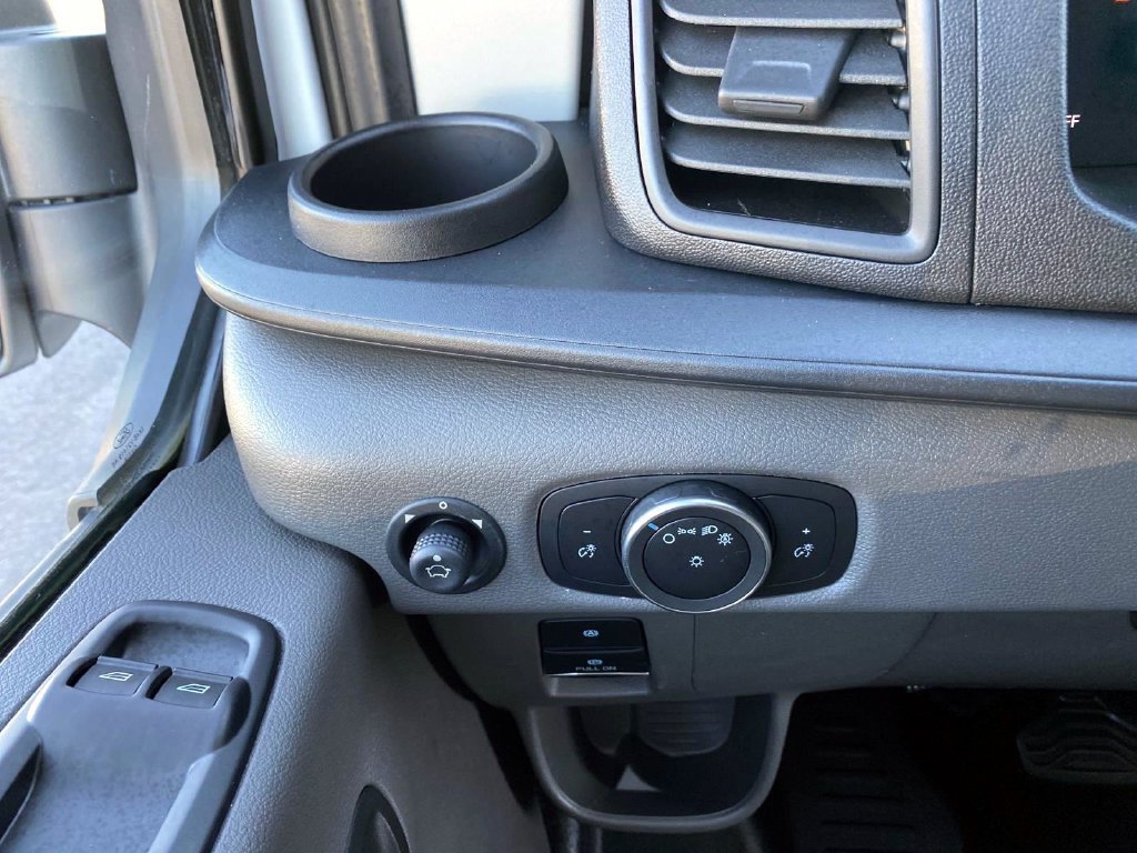Used 2024 Ford E-Transit Low Roof RWD image 31