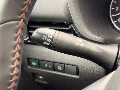 Used 2025 Nissan Sentra SR FWD image 15