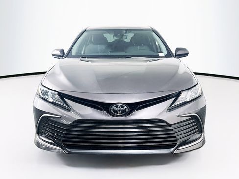 Used 2022 Toyota Camry LE image 2