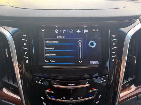 Used 2017 Cadillac Escalade Luxury AWD/4WD image 18