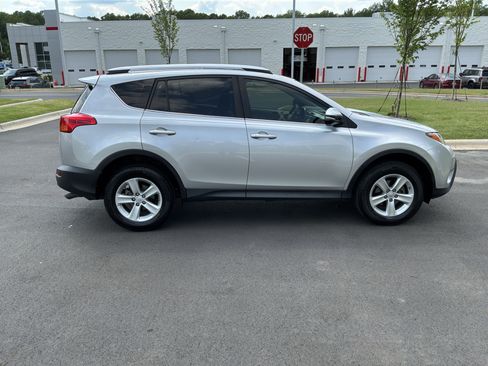 Used 2013 Toyota RAV4 XLE FWD image 11