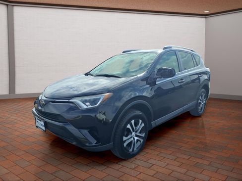 Used 2018 Toyota RAV4 LE w/ All Weather Liner Package image 4