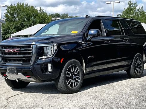 Used 2023 GMC Yukon XL AT4 w/ AT4 Premium Package AWD/4WD image 2