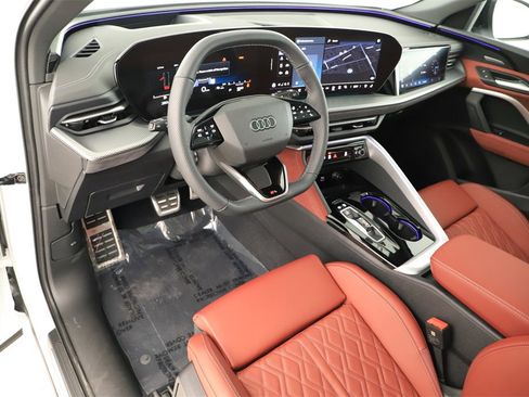 Certified 2025 Audi SQ5 Prestige image 15