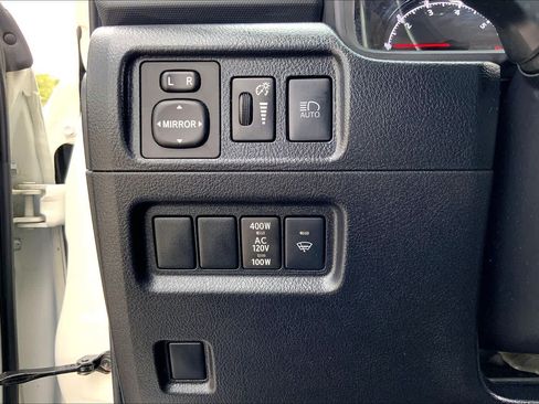 Used 2022 Toyota 4Runner SR5 RWD image 33