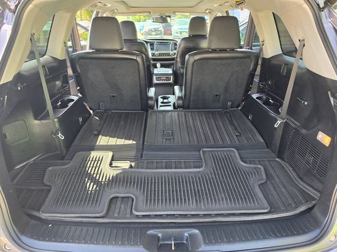 Used 2014 Toyota Highlander Limited Platinum AWD/4WD image 25