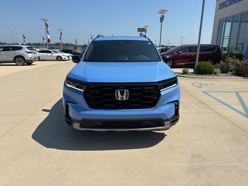 Used 2024 Honda Pilot TrailSport image 2