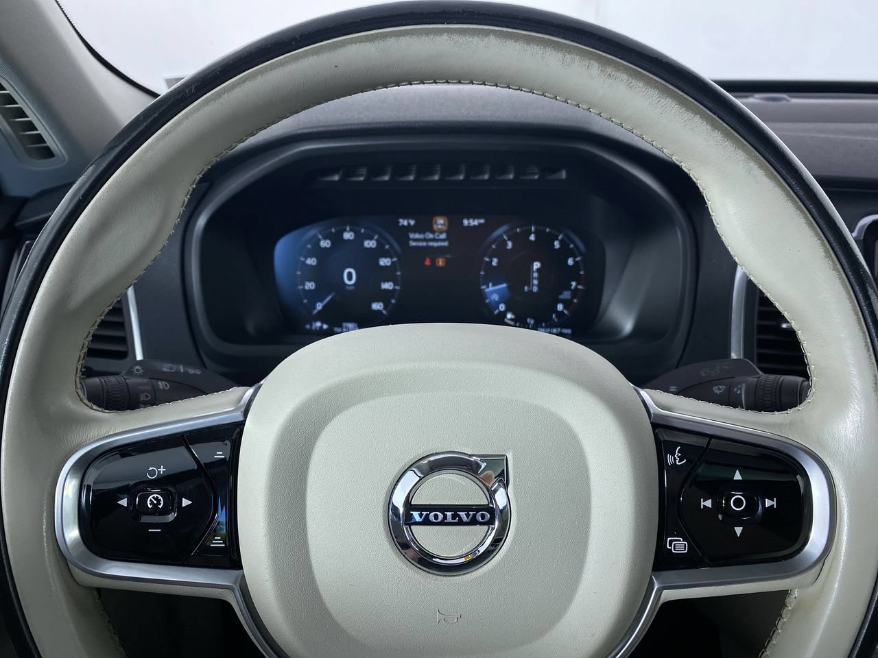 Used 2018 Volvo XC90 T6 Momentum w/ Convenience Package AWD/4WD image 3