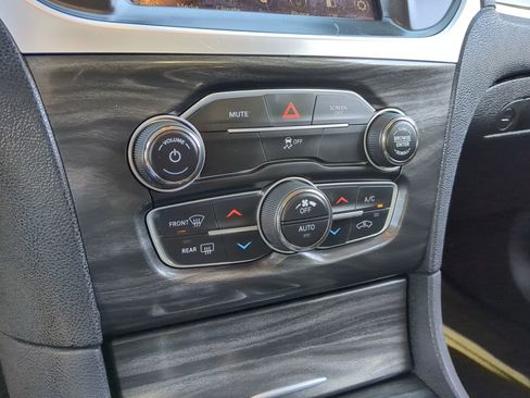 Used 2019 Chrysler 300 Touring w/ Sport Appearance Package image 25