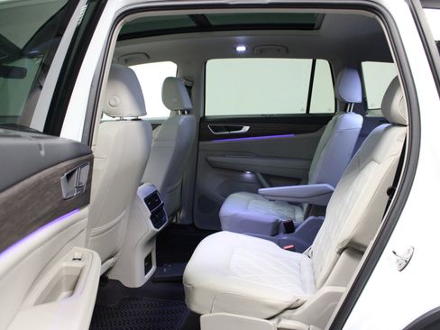 Used 2025 Volkswagen Atlas SEL Premium R-Line image 13