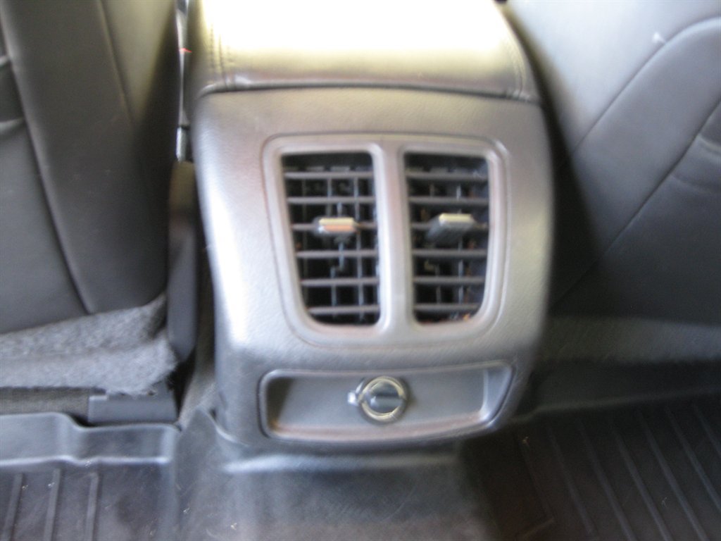 Used 2015 Ford Taurus Limited FWD image 27