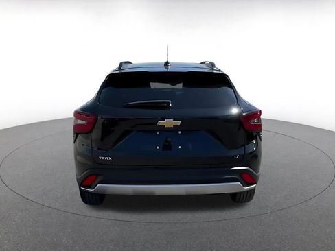 Used 2025 Chevrolet Trax LT FWD image 12