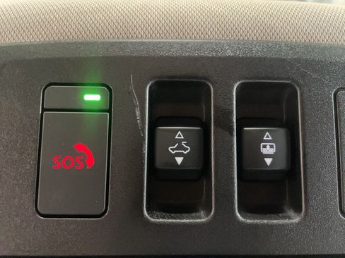 Used 2024 Nissan Rogue Platinum w/ Platinum Premium Package image 16