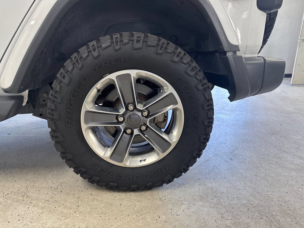 Used 2021 Jeep Wrangler Unlimited Sahara AWD/4WD image 13