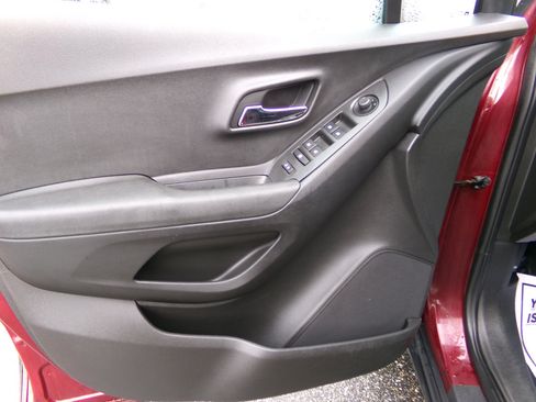 Used 2016 Chevrolet Trax LT w/ LT Convenience Package image 10