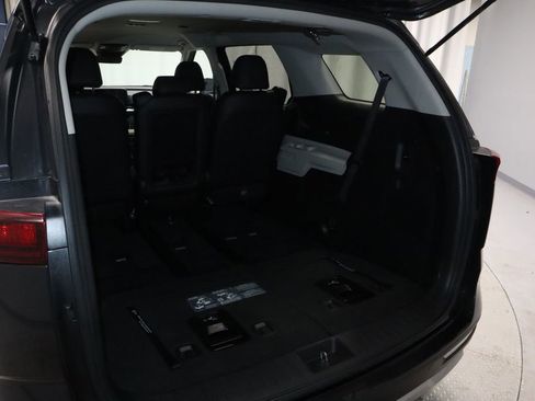 Used 2024 Kia Carnival LX image 18