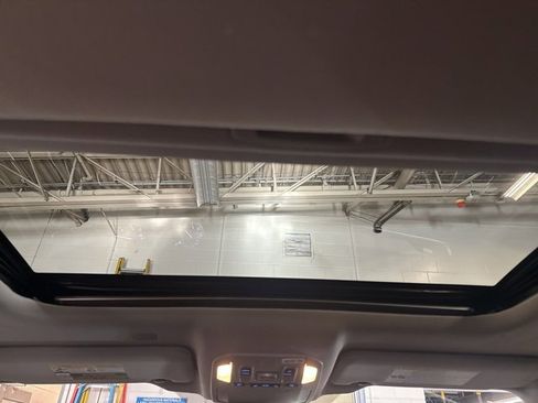 Used 2022 Toyota Highlander XLE image 24